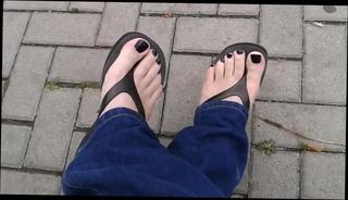 Video 784026404: foot fetish high heels, black flip flops