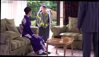 Video 231191404: woman pied