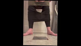 Video 1623781423: amateur public piss, piss part 1