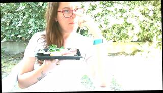 Video 923409905: amateur teens eat
