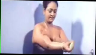 Video 1295566605: indian aunty bathing, women bathing, secret women