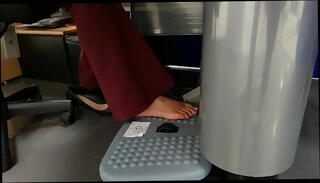 Video 1140602825: candid feet, shoeplay