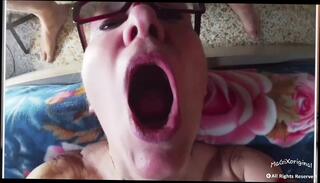 Video 1622695551: throats dark, straight