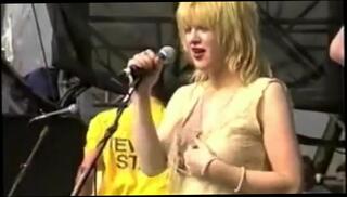 Video 327778004: courtney love, star naked