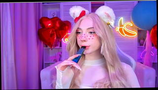 Video 1610938915: shemale tease