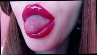 Video 1433390815: lips closeup, face closeup, chick plays