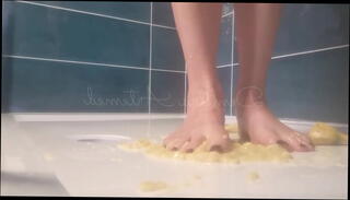 Video 1601428655: feet fetish, barefeet crush, feet nail polish