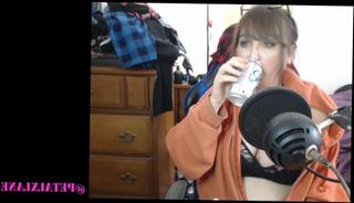Video 1069528003: chubby girl solo, chubby amateur girl friend, chubby girl eats, amateur solo female, girl friend hang
