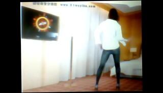 Video 1592480195: webcam dance