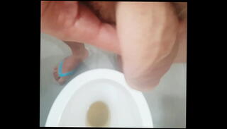 Video 1662618955: strong piss, guys pissing, male pissing