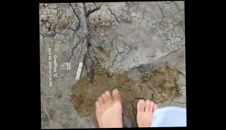 Video 1624872655: bare feet, feet play