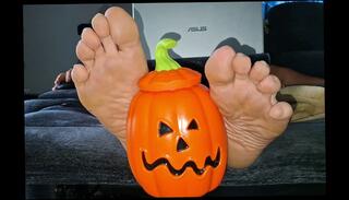 Video 1654920263: cum feet toes, solo male feet, solo amateur cum, halloween solo, soft feet