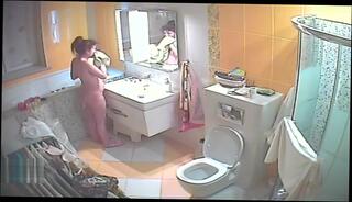 Video 865214404: milf hidden cam, ladies toilet