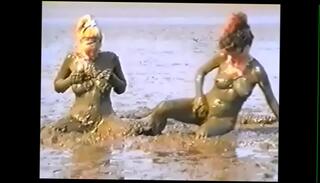 Video 872069185: girl mud