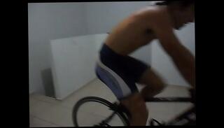 Video 1665717385: solo boy, gym solo, home solo