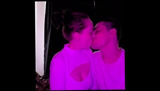 Video 1653419133: amateur kissing, kissing hot brunette