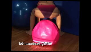 Video 1535484755: gym ball, girl