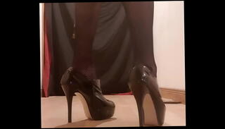 Video 1283358435: shemale high heels, shemale drinks