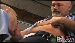 Video 1657723291: vintage gay bareback, gay bareback cumshot, blowjob barebacking gay, gay mature bareback, bareback plowing, vintage car, inspection, hd vintage