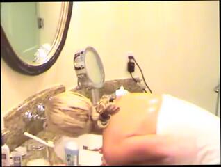 Video 1117578204: paris hilton, solo female shower