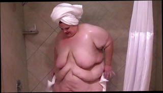 Video 1176007001: straight chicks, chick shower
