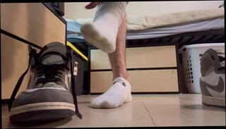 Video 1653122813: solo male feet, solo gay amateur, dirty socks feet, nasty
