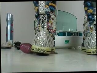 Video 1099204904: foot fetish, boots cock crush