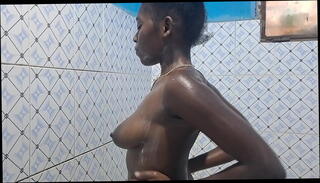 Video 1657279675: bathroom squirt, women