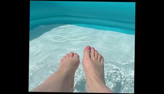 Video 1666548385: solo foot play, pool foot, women