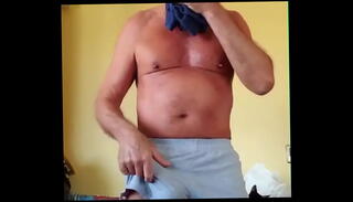 Video 1624182455: short dude