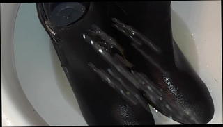 Video 1571305461: piss boots, gay boots, woman