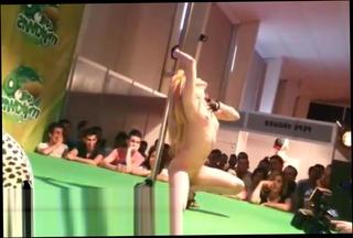 Video 1018139904: chiki dulce, blonde striptease